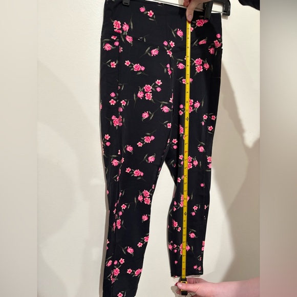 Pink Victoria’s Secret floral leggings size medium - Picture 7 of 7